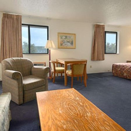Super 8 Davenport Hotel Phòng bức ảnh
