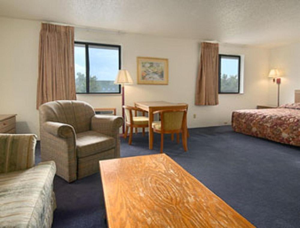 Super 8 Davenport Hotel Phòng bức ảnh